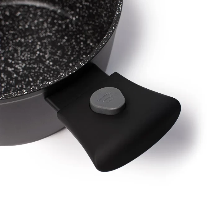 Кастрюля черная со съемными ручками и крышкой ТМ "ЦУМ" 2.4 л 