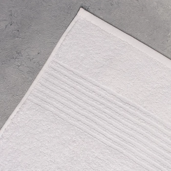 Полотенце махровое ТМ "ЦУМ" белое 70х140 см