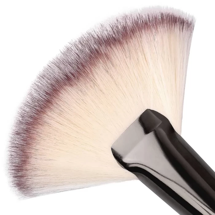 Кисть косметическая Luxvisage для пудровых текстур веер Maxi №19