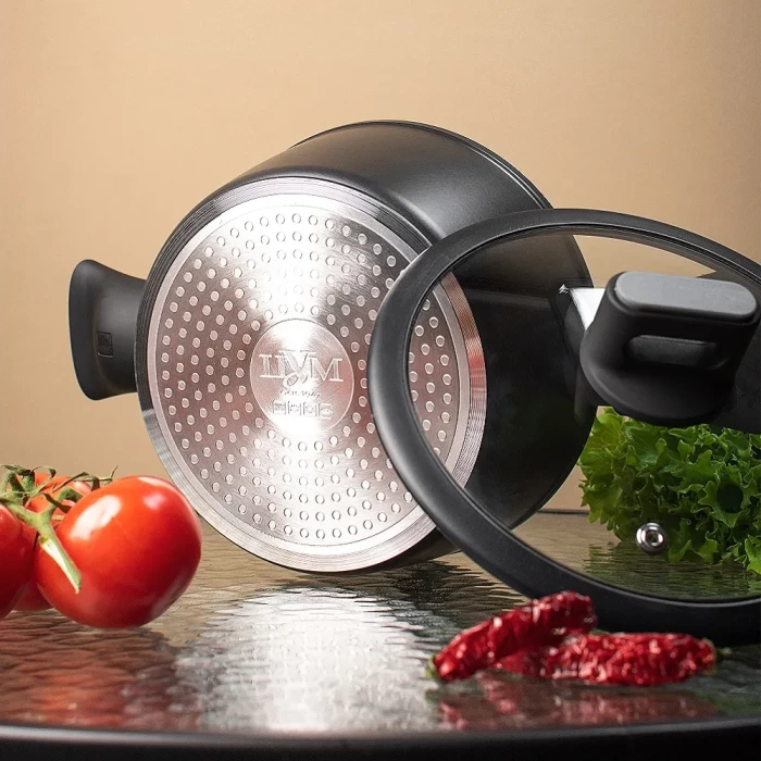 Кастрюля черная со съемными ручками и крышкой ТМ "ЦУМ" 2.4 - 6.2л