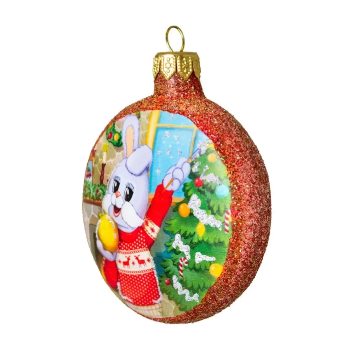 Елочная игрушка стеклянная декорированная Медальон Степашка возле елки